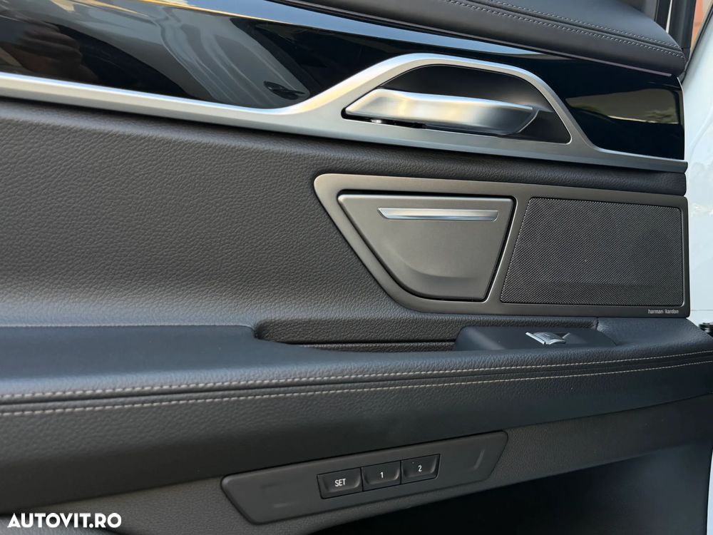 BMW Seria 7 745e - 32