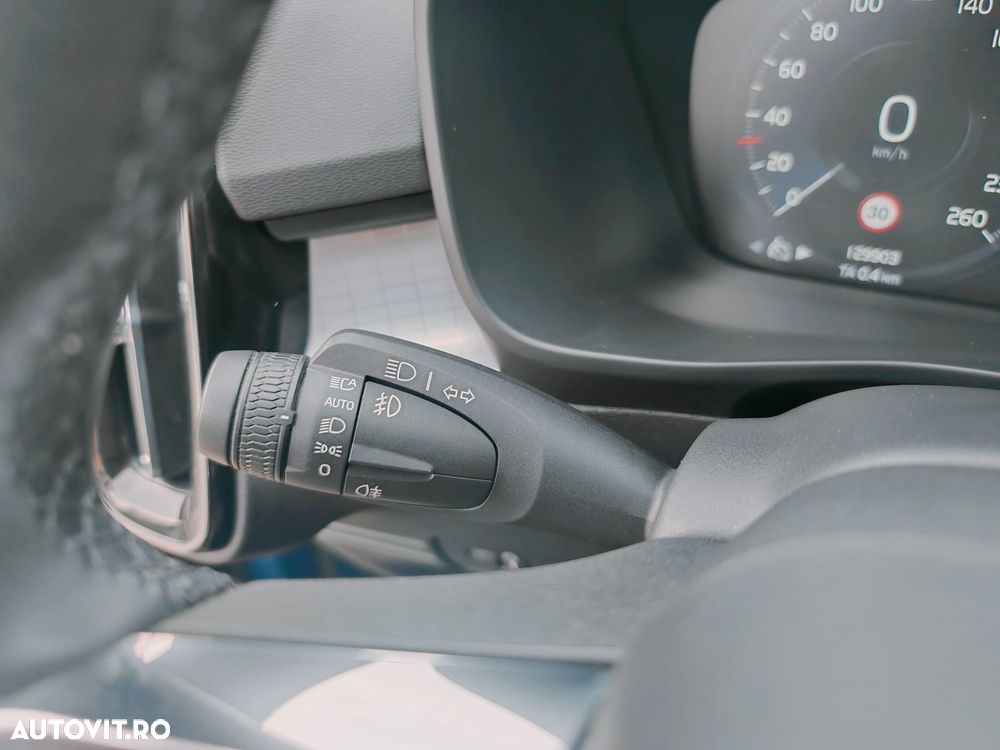 Volvo XC 40 T4 Recharge DKG Ultimate Bright - 23