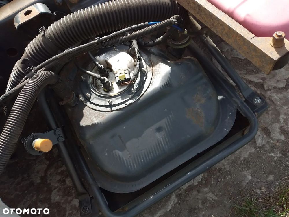 Iveco 3,0 CNG F1CE0441A osprzęt silnika 2013r, kabina szkielet ,  wał napędowy pół resory poduszki , koła z ładnymi oponami , sterowniki silnika i inne części - 17