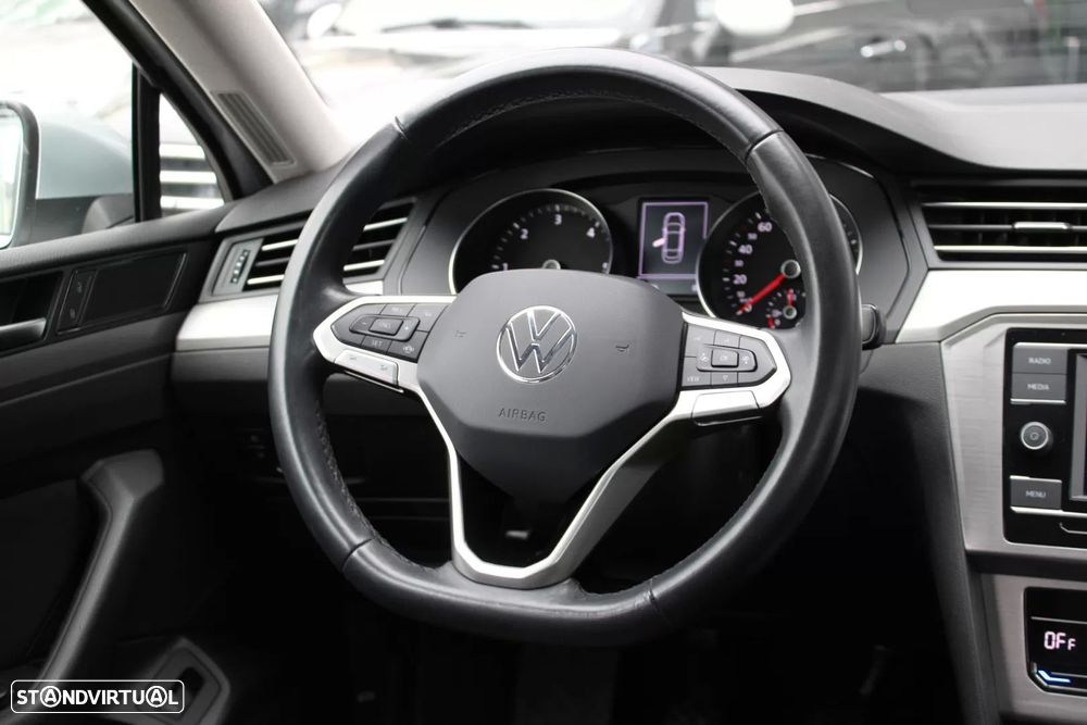 VW Passat 2.0 TDI Elegance - 11