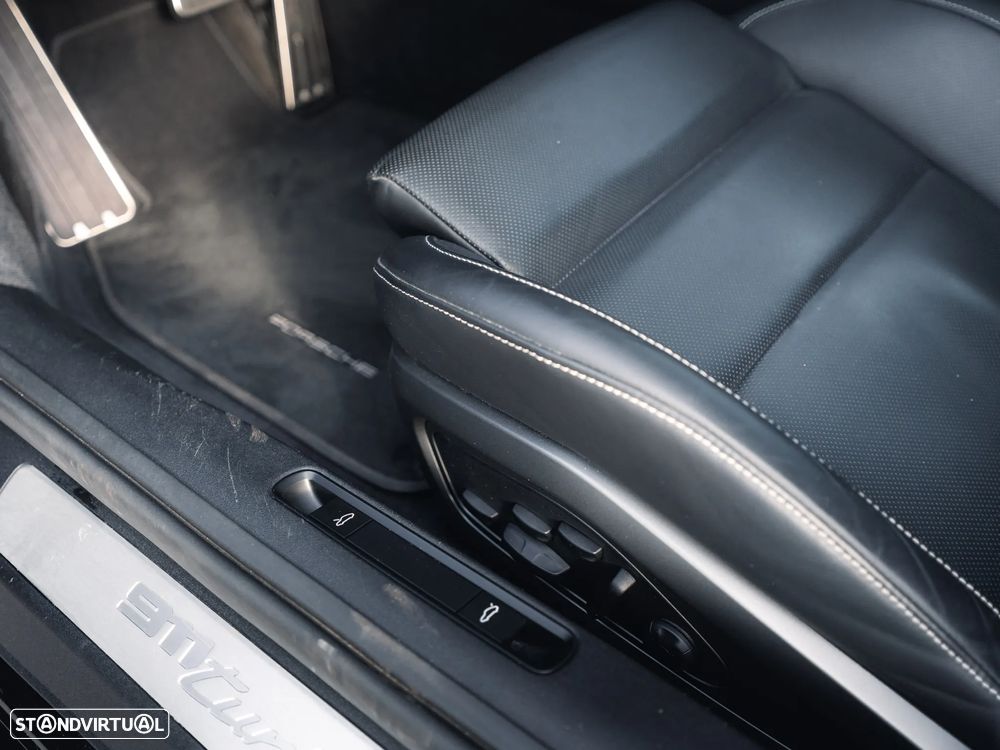 Porsche 911 (992) Turbo S PDK - 32