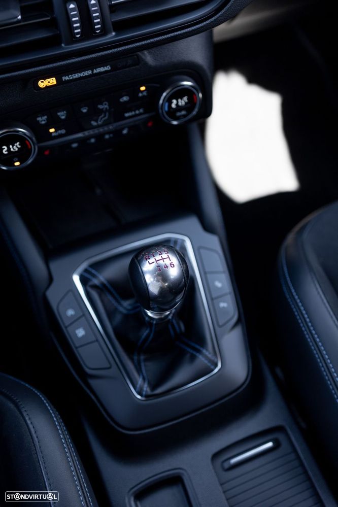 Ford Focus 2.3 EcoBoost S&S ST - 48