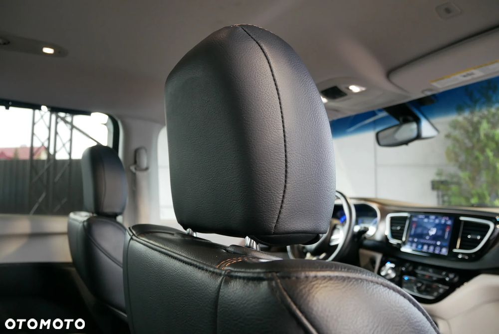 Chrysler Pacifica - 25