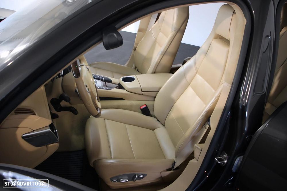Porsche Panamera 4 GTS PDK - 9