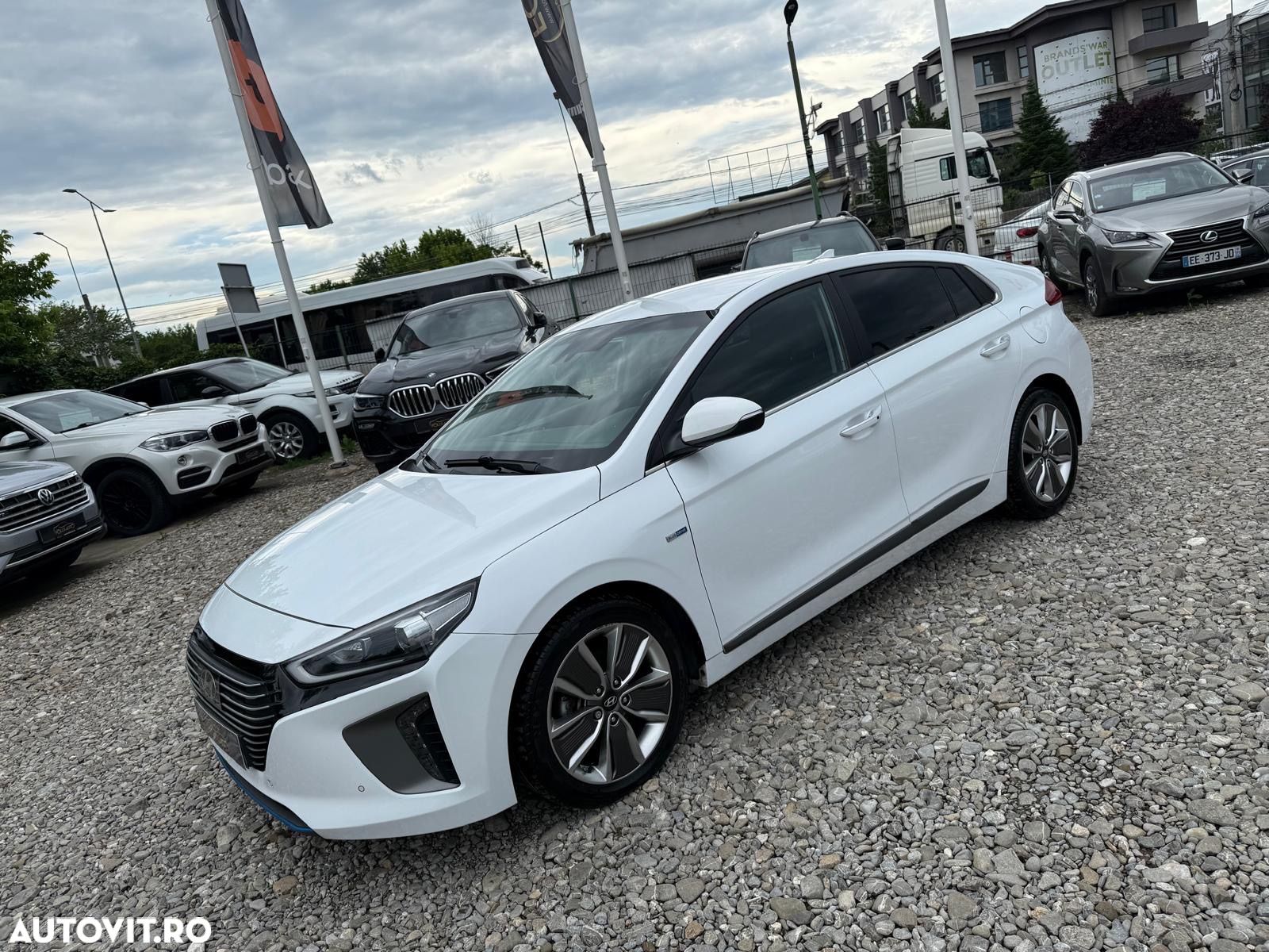 Hyundai IONIQ Hybrid 1.6 GDI Premium - 1