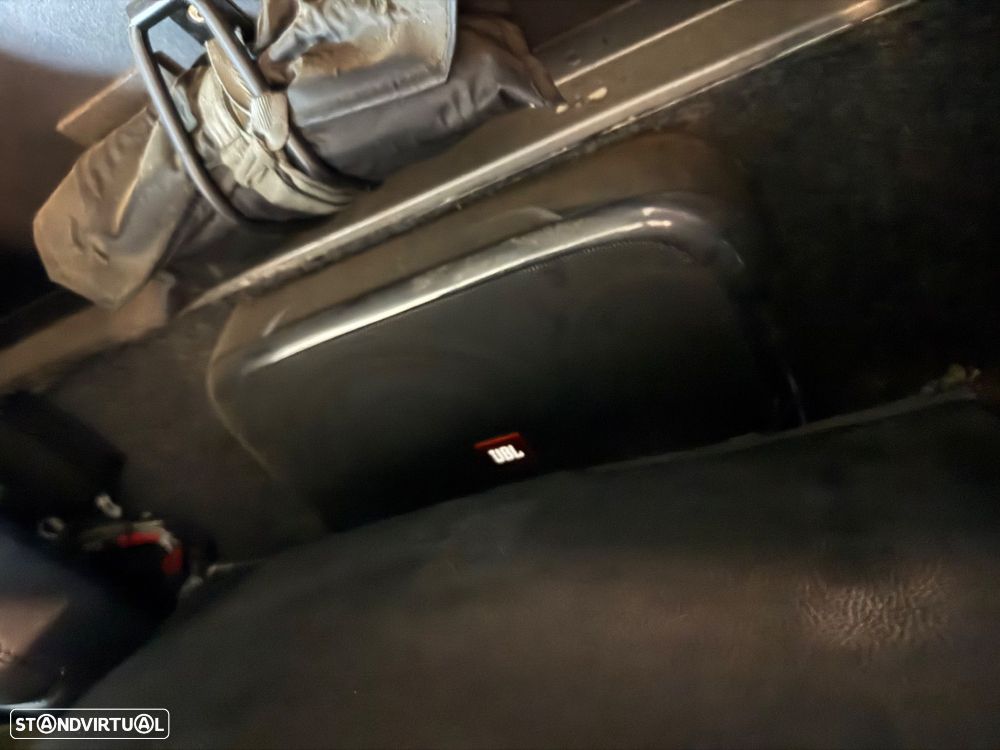 Land Rover Defender - 15