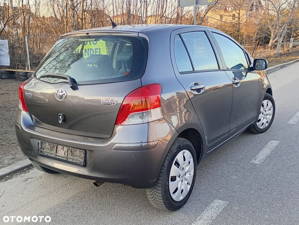 Toyota Yaris 1.33 VVT-i Cool - 4