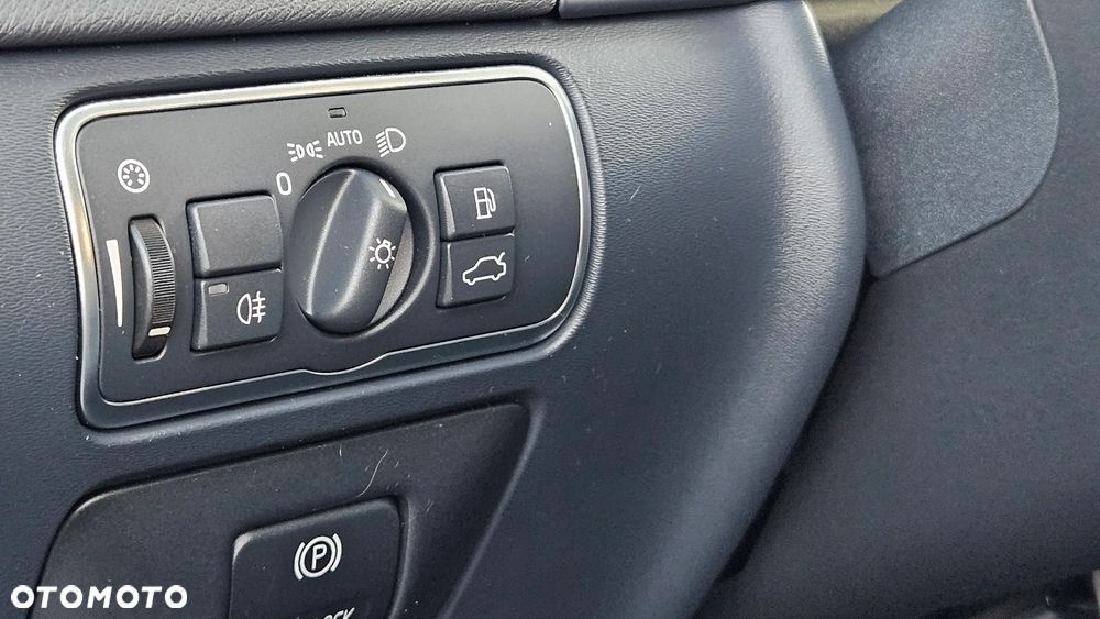 Volvo V60 ver-d6-plug--in--hybrid-awd-geartronic-summum - 20