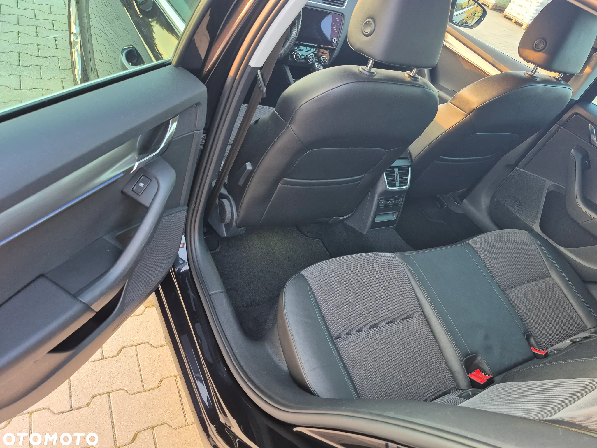 Skoda Octavia 2.0 TDI Elegance DSG - 20