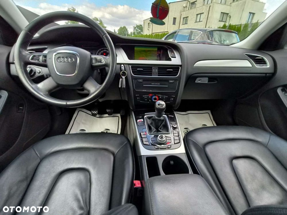 Audi A4 Limousine - 8