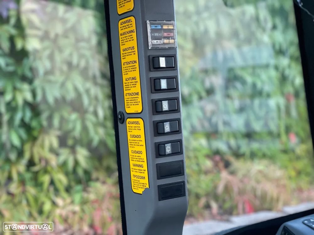 New Holland TN95FA 4RM Cabine AC - 18