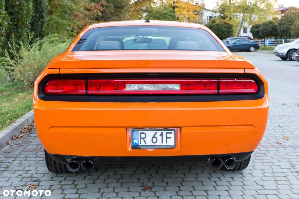 Dodge Challenger - 8