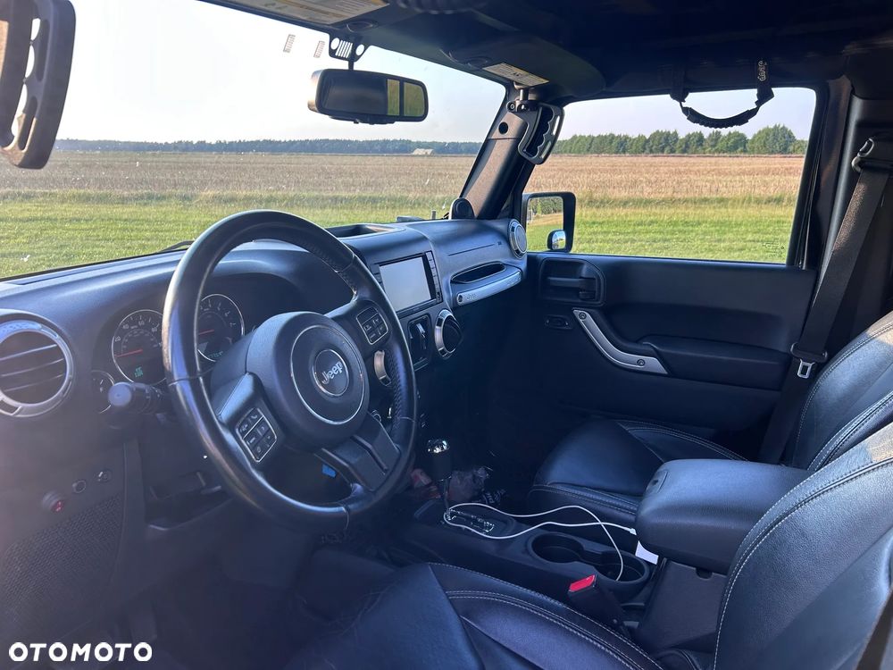 Jeep Wrangler 3.6 Unlim Sahara - 25