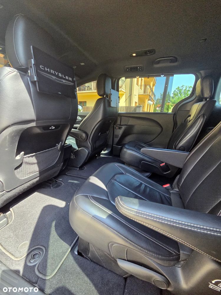 Chrysler Pacifica - 15