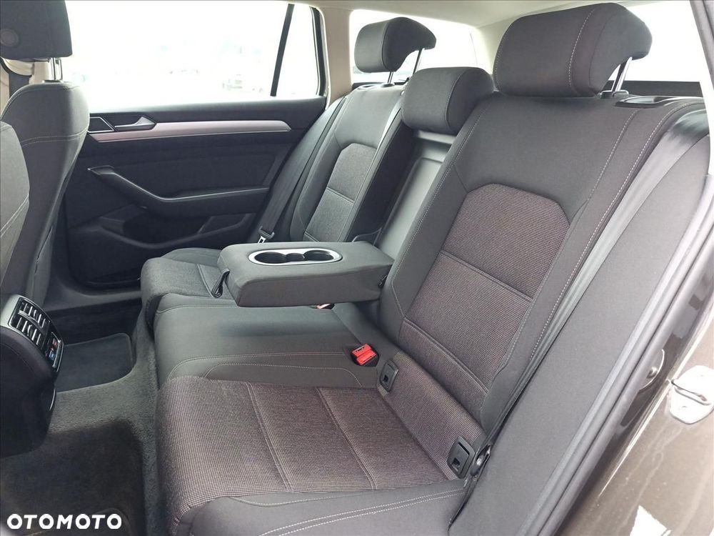 Volkswagen Passat - 16