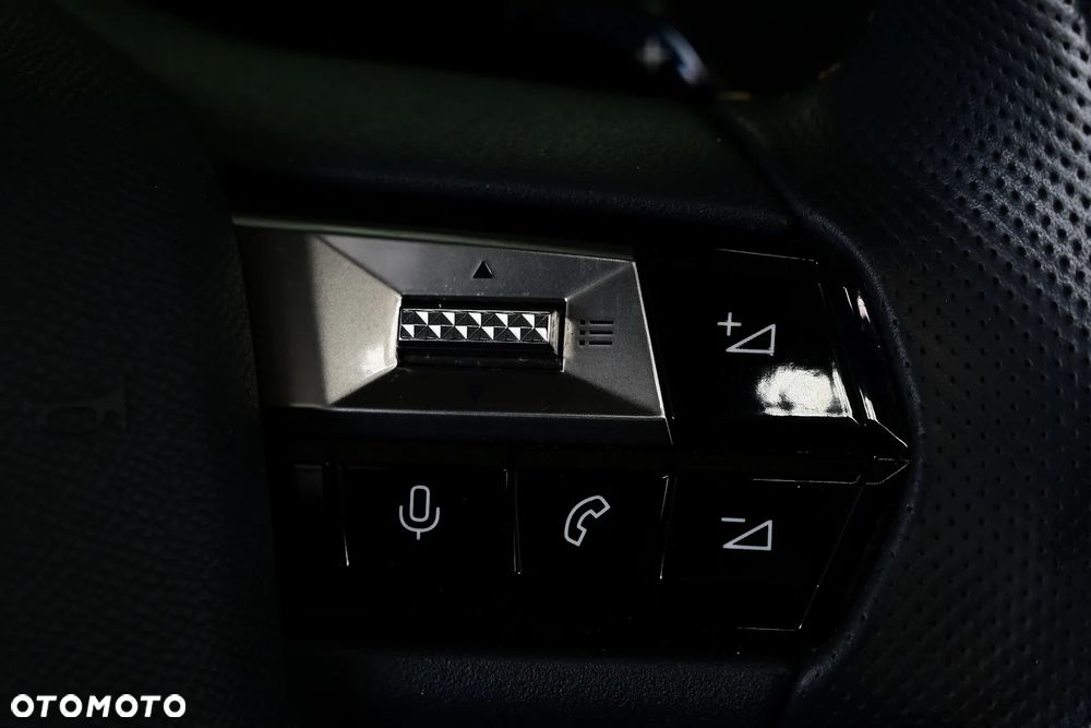 DS Automobiles DS 4 1.5 BlueHDi Performance Line + - 29