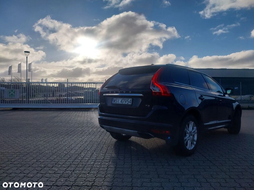 Volvo XC 60 T5 AWD Drive-E Momentum - 4