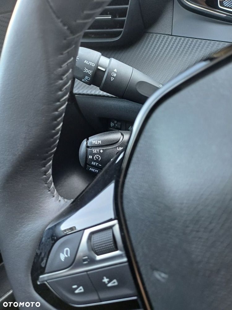 Peugeot 208 - 26