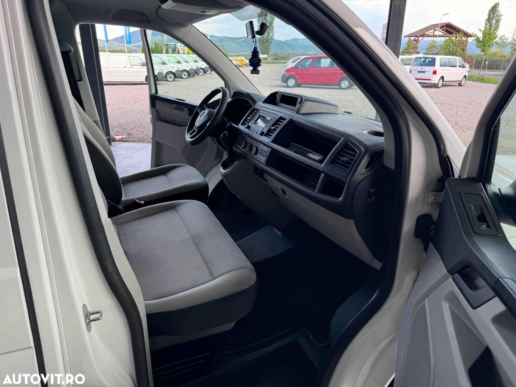 Volkswagen Transporter Kombi T6 2.0 TDI 75 kW KR - 6
