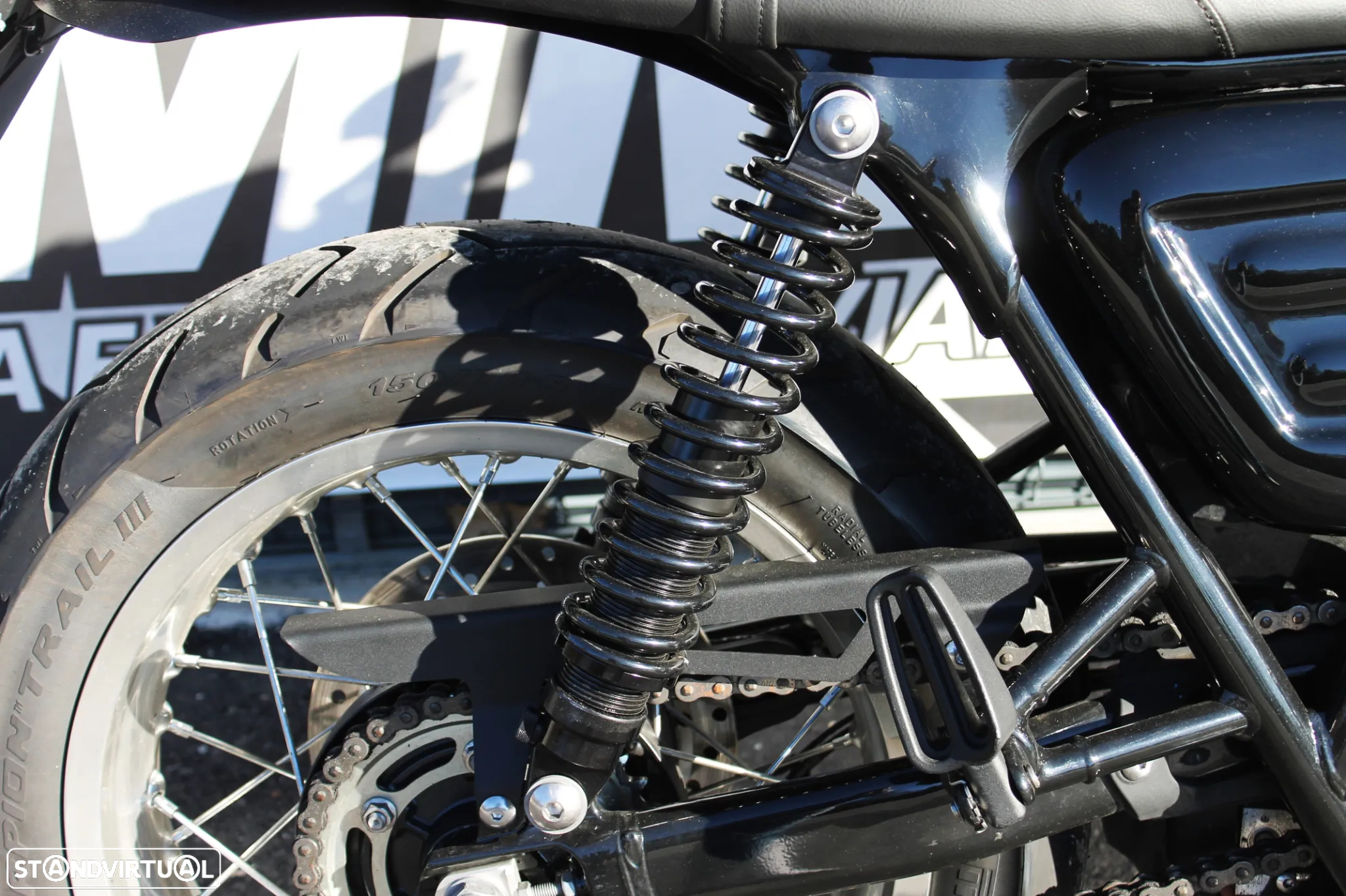 Triumph Bonneville Chrome Edition-Custom - 9