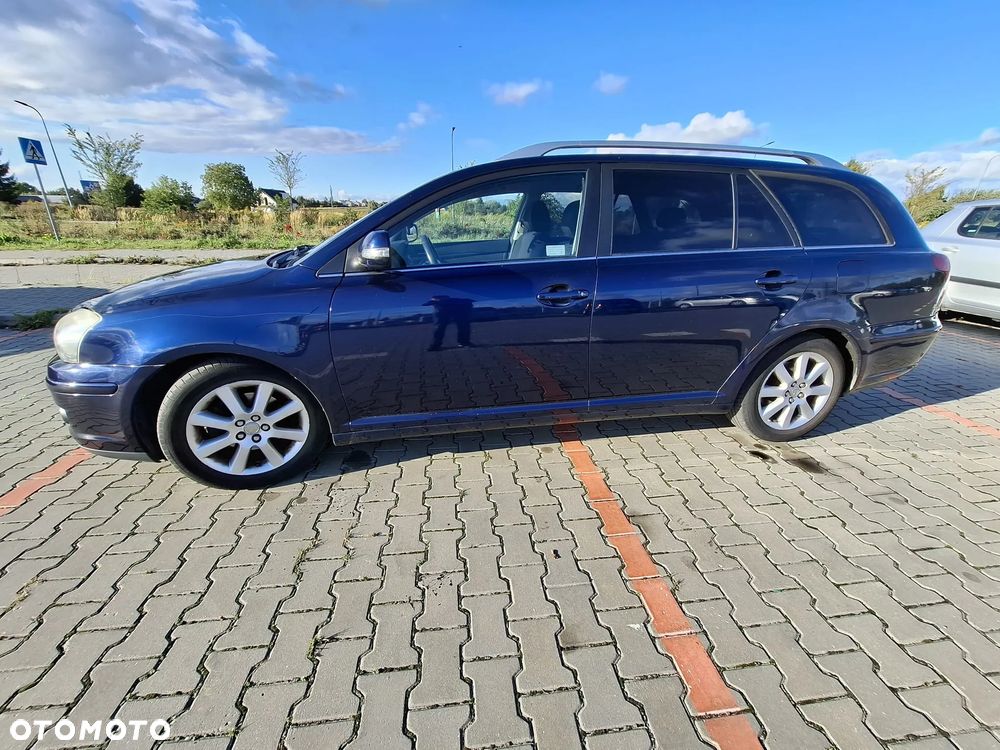 Toyota Avensis 1.8 VVT-i Sol - 2
