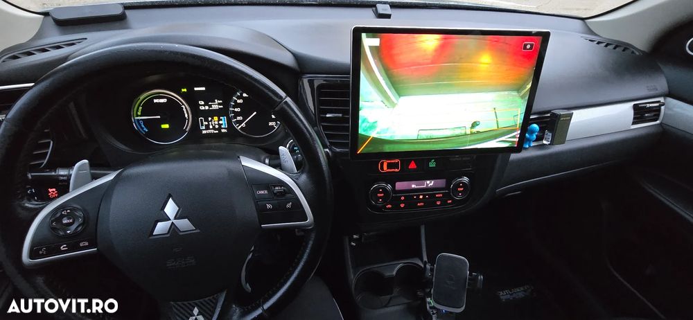 Mitsubishi Outlander - 9