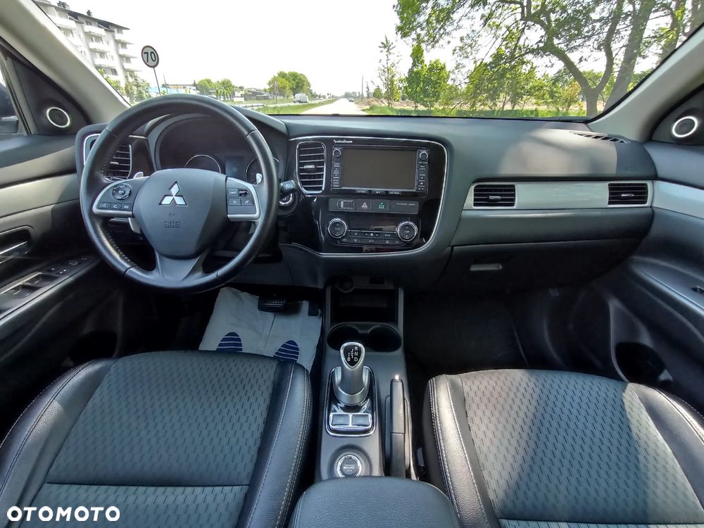 Mitsubishi Outlander 2.0 4WD Top - 23