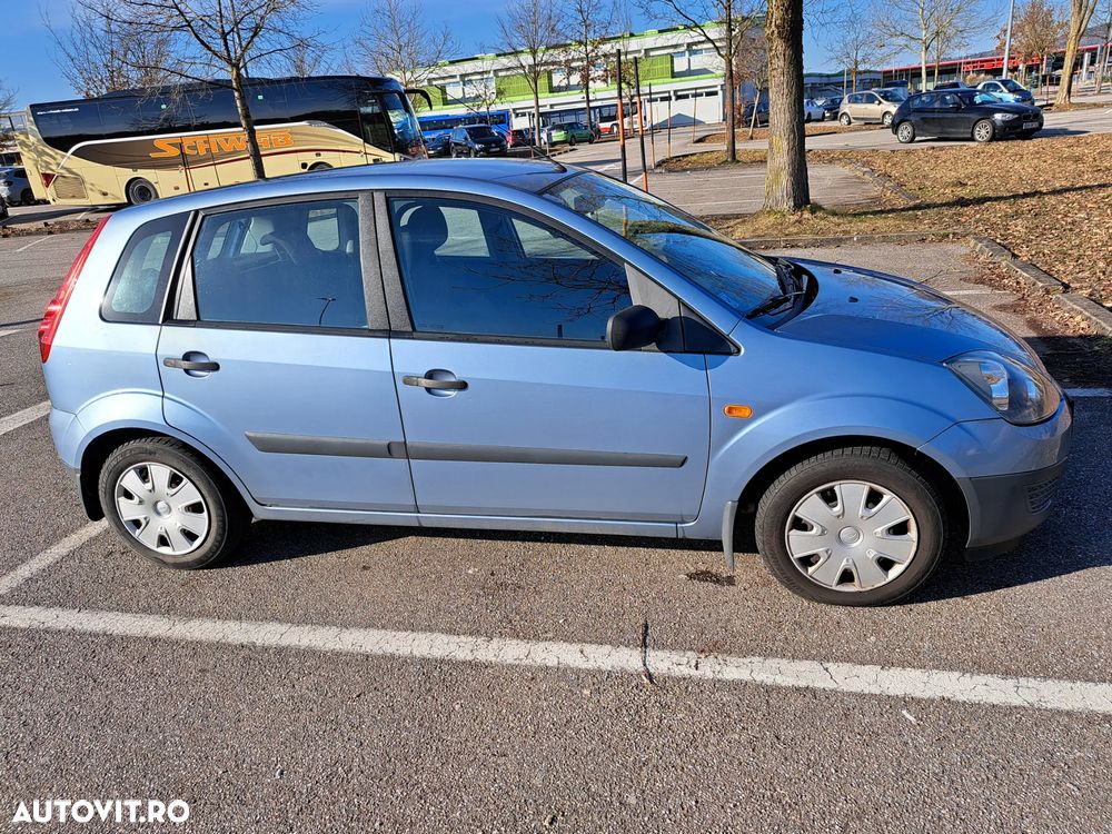 Ford Fiesta 1.3 Ambiente - 11