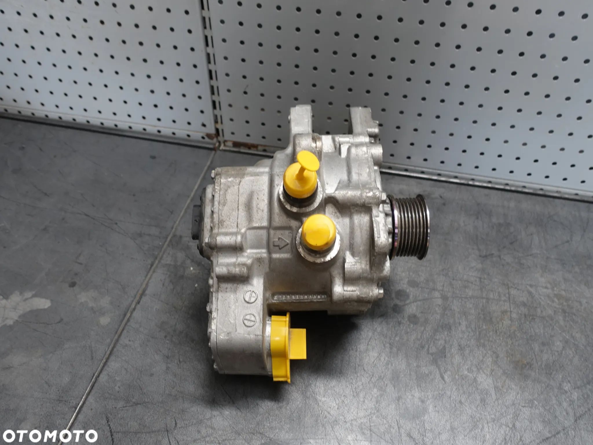 Alternator Jeep Compass II Renegade 1.3 plug in hybrid 00463502050 P05190303AB - 1