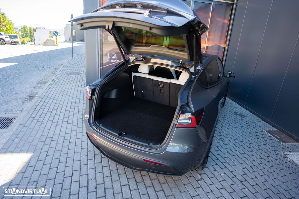 Tesla Model Y Long Range Dual Motor AWD - 24