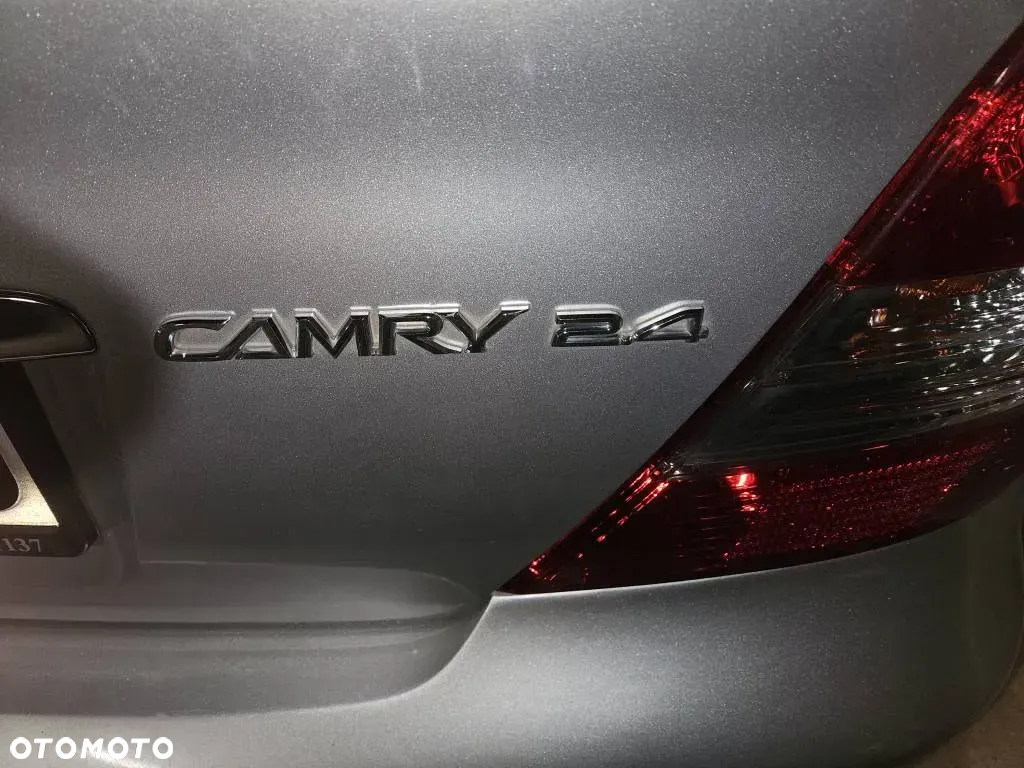 Toyota Camry 2.4 VVT-i - 13