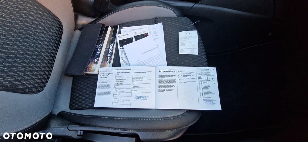 Opel Crossland X 1.2 T Design Line S&S - 36