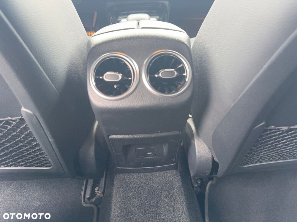 Mercedes-Benz Klasa A 35 AMG 4-Matic 7G-DCT - 18