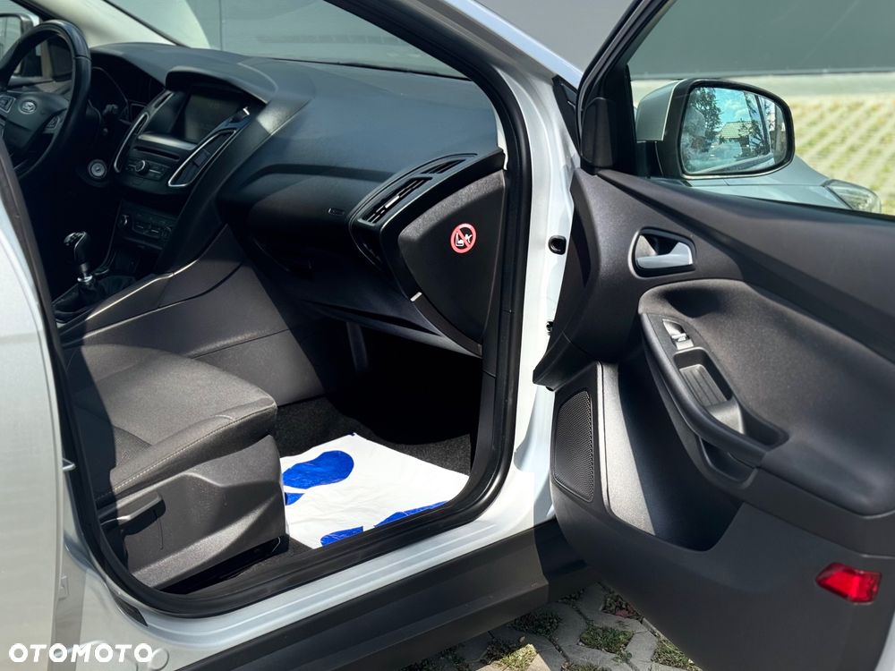 Ford Focus - 32