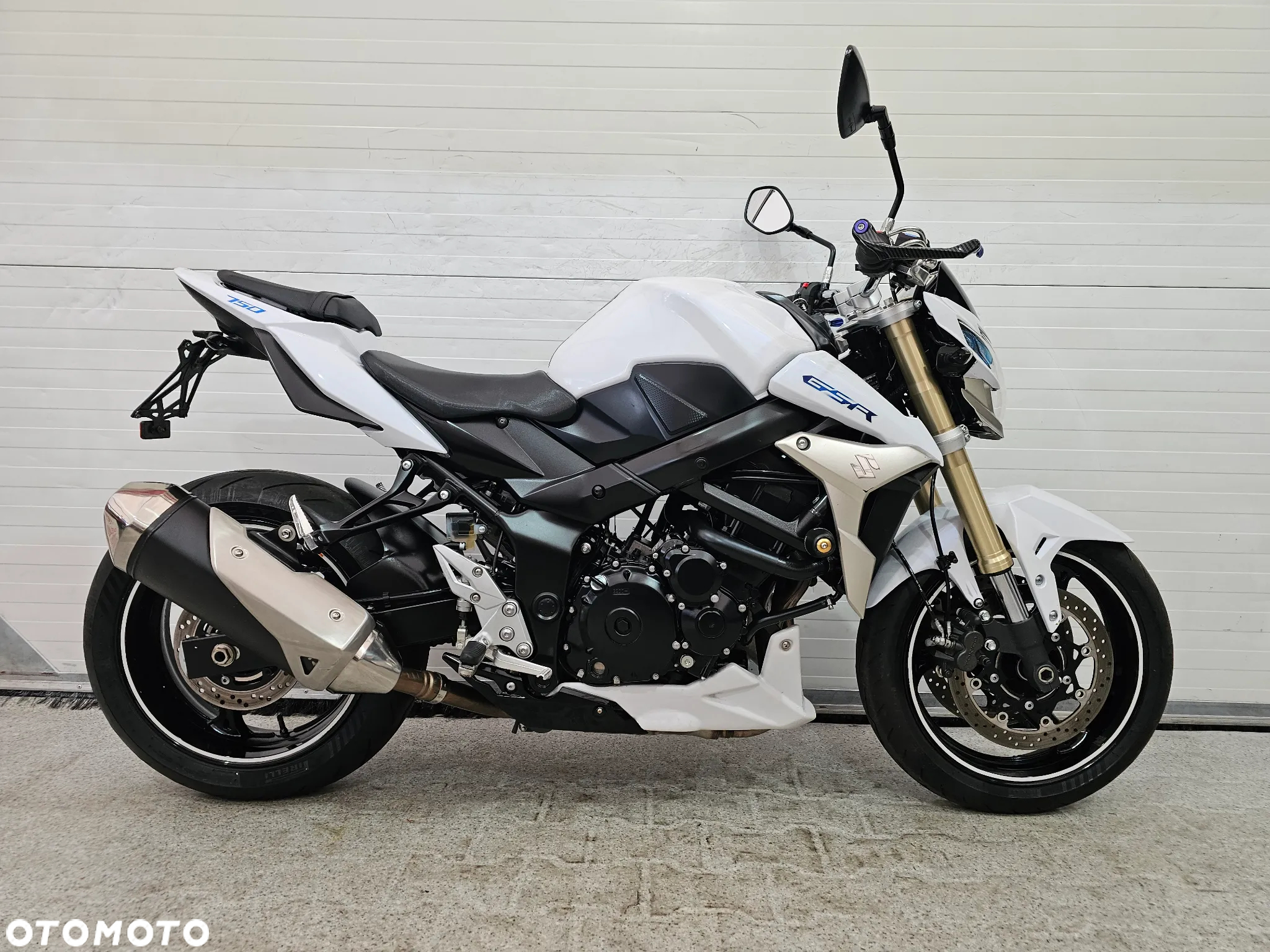 Suzuki GSR - 7