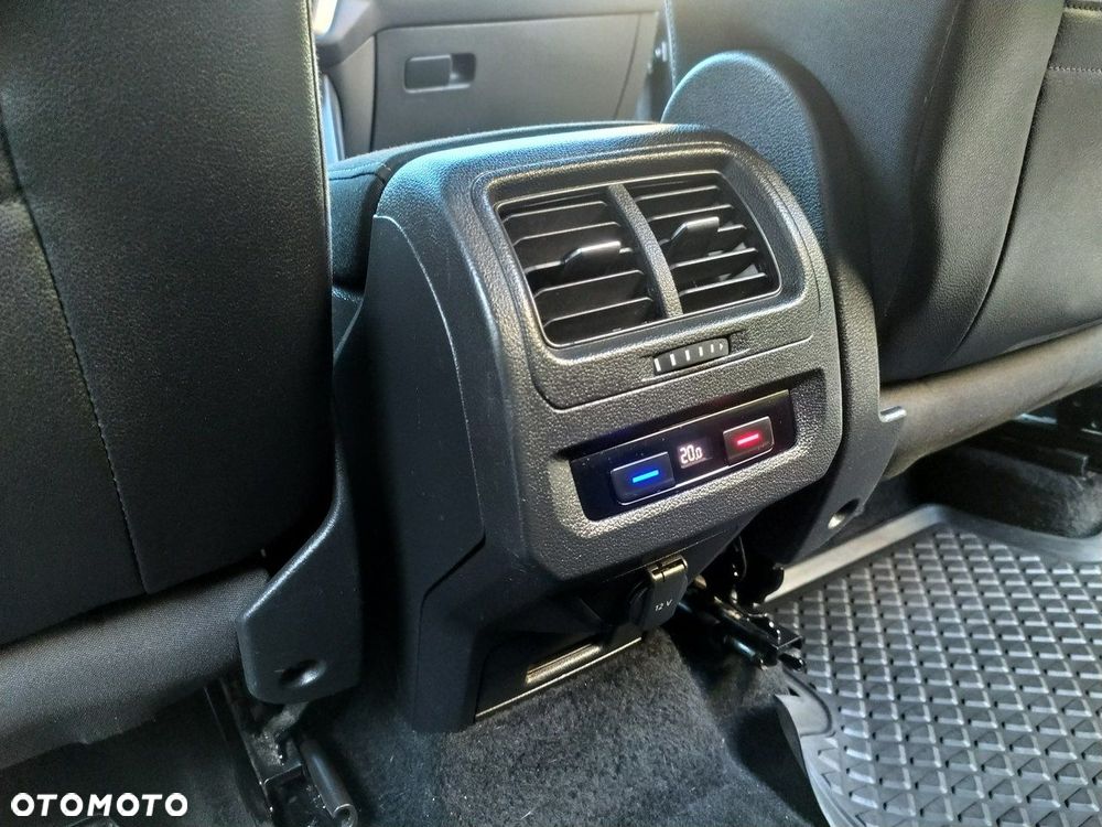 Volkswagen Touran 2.0 TDI BMT Comfortline Plus DSG - 19