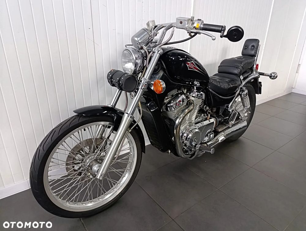 Suzuki Intruder - 6