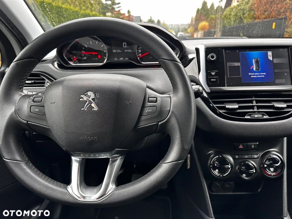 Peugeot 208 - 18