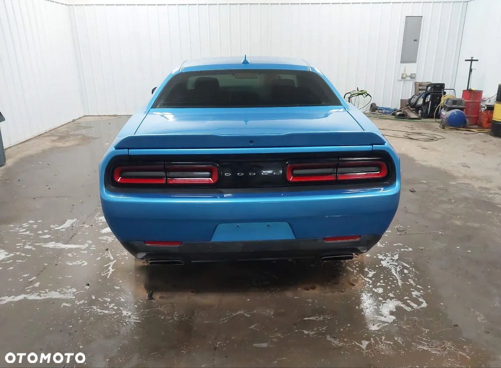 Dodge Challenger 5.7 R/T - 4
