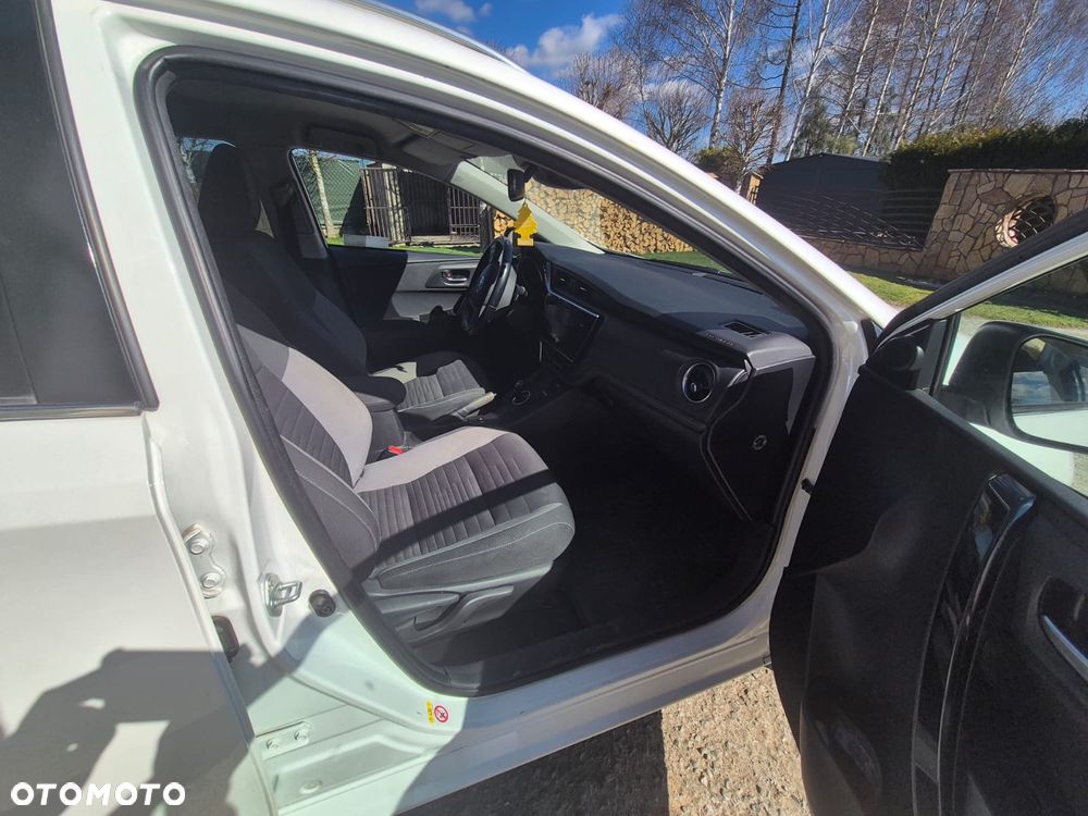 Toyota Auris Hybrid 135 Premium - 4