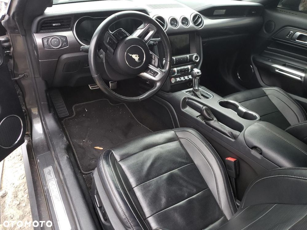 Ford Mustang - 8