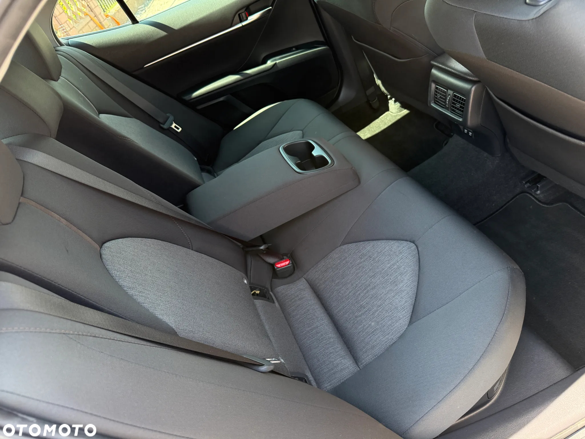 Toyota Camry 2.5 Hybrid Comfort CVT - 32