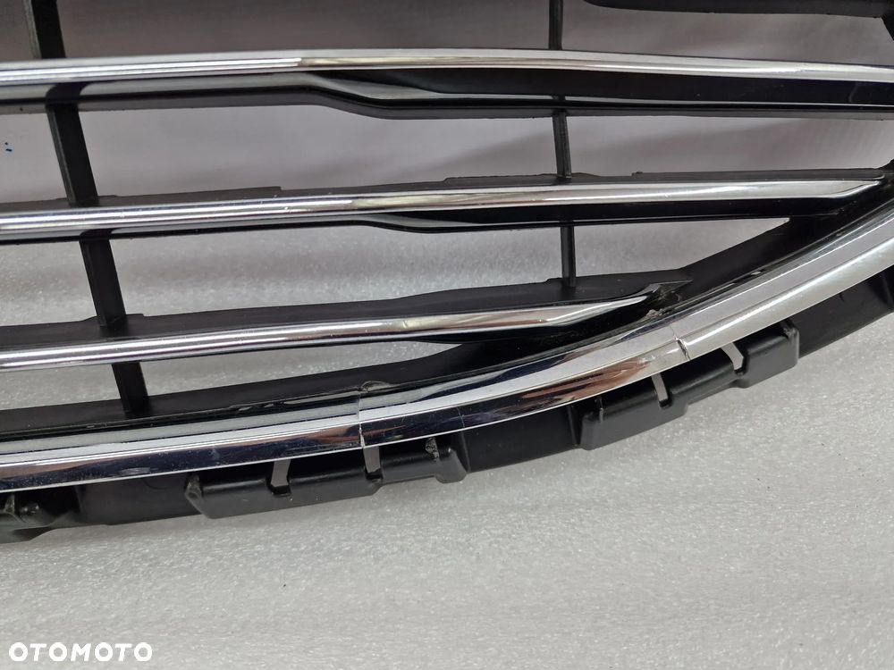 FORD FIESTA MK8 17- ATRAPA / GRILL / KRATKA ŚRODKOWA ZDEZRAKA PRZEDNIEGO PRZÓD , NR H1BB-8200-B , NR AUKCJI KR240 - 7