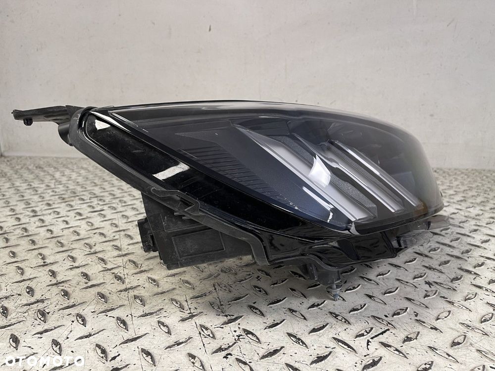 PEUGEOT 208  2 II 2008 II 19- LAMPA PRAWA PRZEDNIA PRZÓD EUROPA  9841641980 - 5