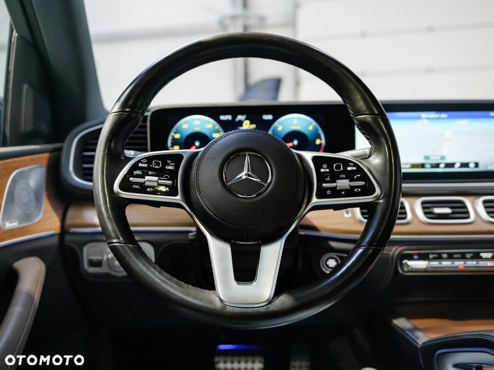 Mercedes-Benz GLS - 22