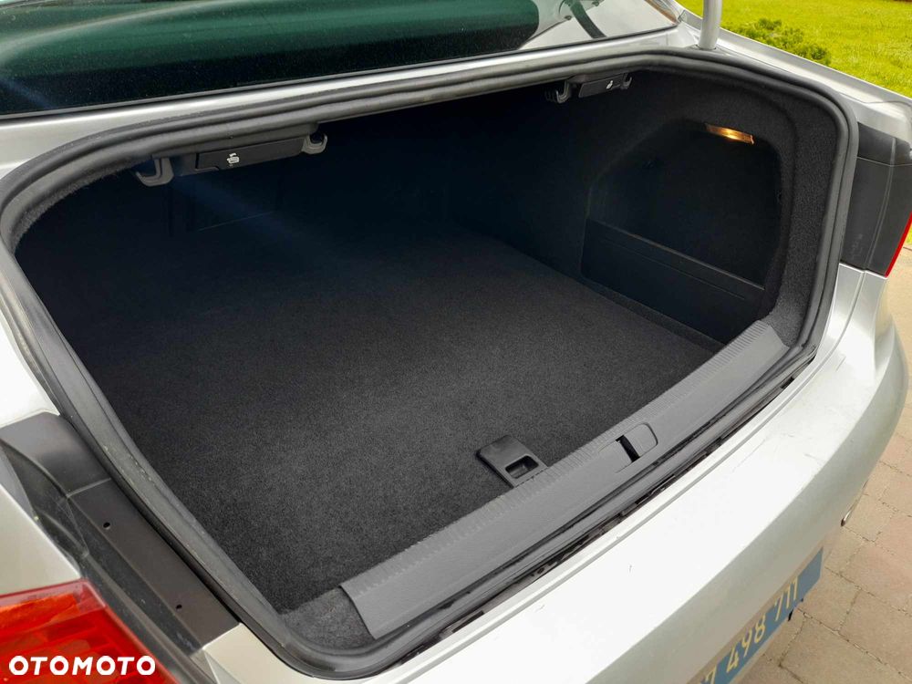 Volkswagen Passat 1.6 TDI BlueMotion Technology R-Line - 29