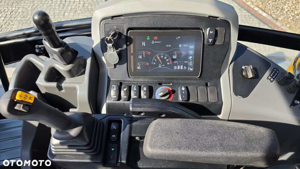 Caterpillar KOPARKO ŁADOWARKA CAT 432. 101 KONI. AUTOMATYCZNA SKRZYNIA BIEGÓW.  JOYSTICK. 3 ŁYŻKI. ROK PRODUKCJI 2023. KUPOWANA I ODBIERANA W 2024. BARDZO MAŁY PRZEBIEG JEDYNE 325 MTh. KLIMATYZACJA.  WEBASTO. STAN JAK FABRYCZNIE NOWA - 27
