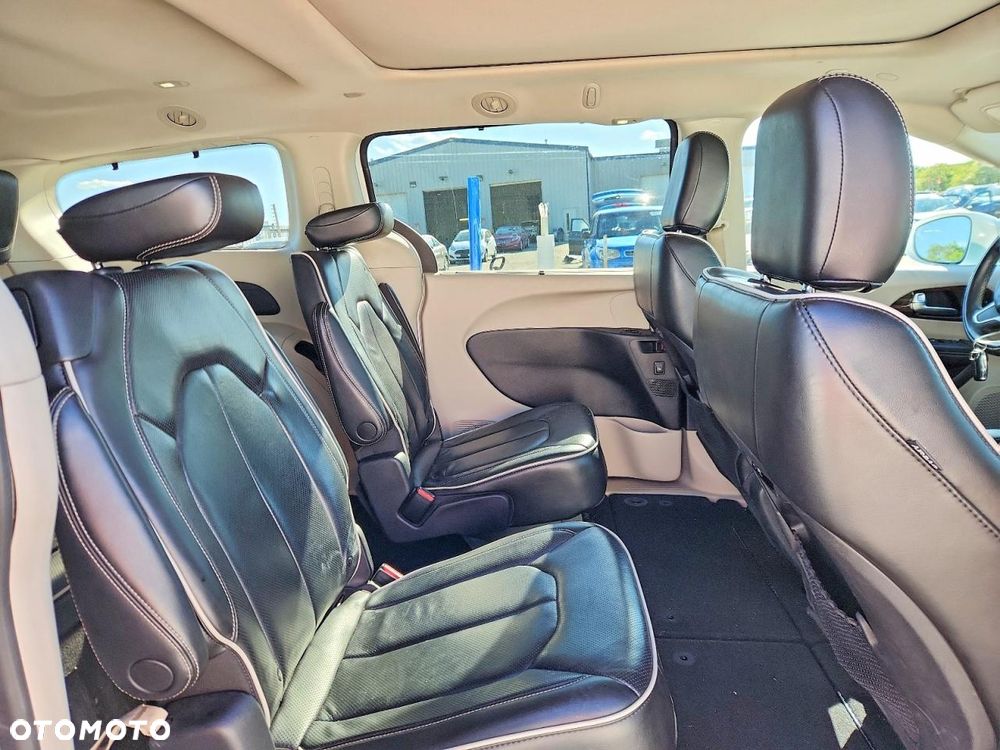 Chrysler Pacifica - 10