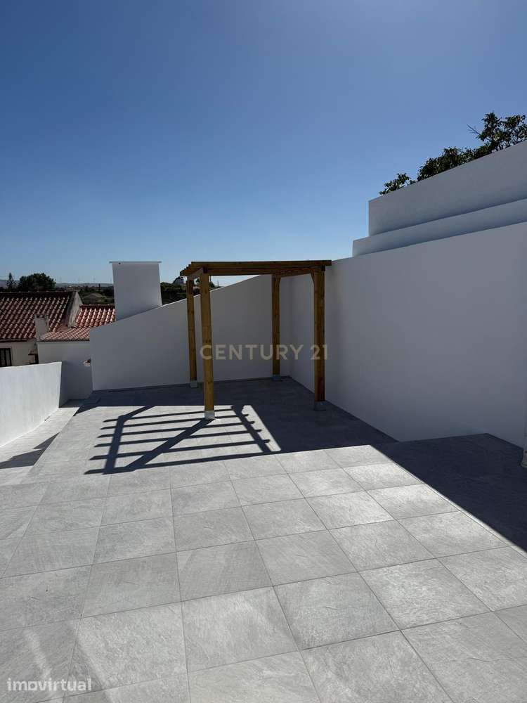Moradia T1+1 totalmente remodelada no Curvel com garagem e pátio exter - Grande imagem: 4/4