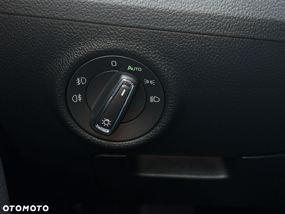 Skoda Superb 2.0 TDI DSG Ambition - 28